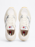 Μπεζ Sneakers Με Λεπτομέρειες Σε Αντίθεση  Γυναίκες