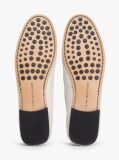Μπεζ TH Monogram Δερμάτινα Loafers Με Διακοσμητική Αλυσίδα  Γυναίκες