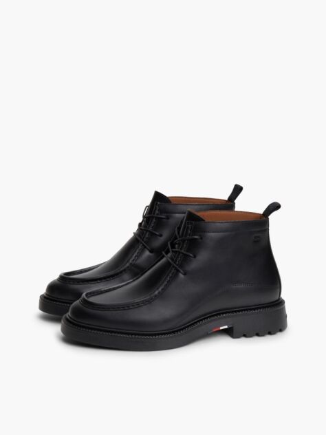 Black Leather Moc Toe Lace-Up Chukka Boots  Men