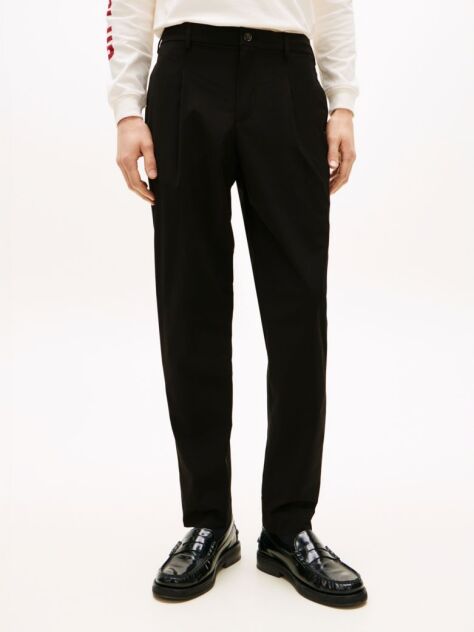 Black These packable tapered-leg trousers with a papertouch finish are crafted from water-repellent fabric, making them the practical choice for outdoor excursions.  Men