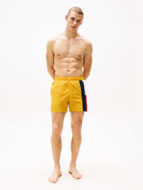 Κίτρινο Μαγιό Μεσαίου Μήκους Με Σημαία Hilfiger Σε Στενή Γραμμή  Άνδρες