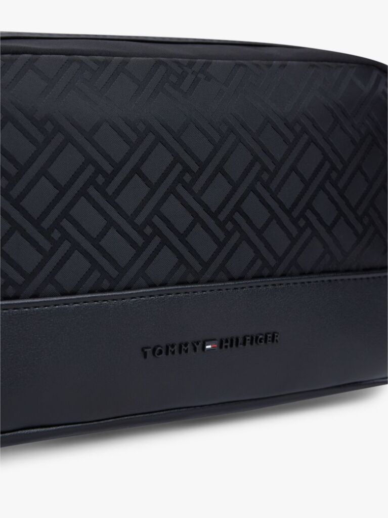 Black Logo Flag Jacquard Washbag  Men