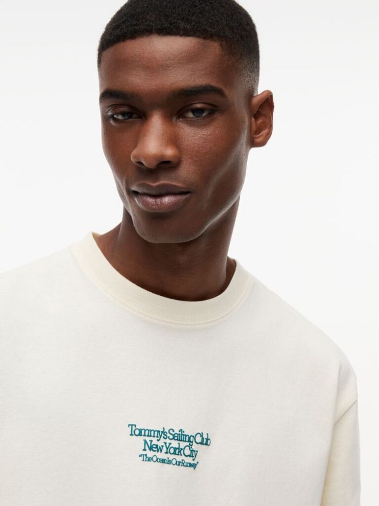 Μπεζ T-Shirt Σε Άνετη Γραμμή Με Σχέδιο Στην Πλάτη  Άνδρες