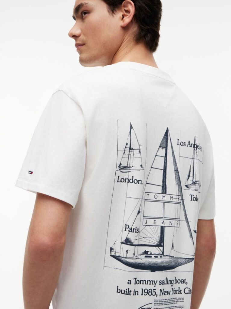 Άσπρο T-Shirt Σε Άνετη Γραμμή Με Σχέδιο Στην Πλάτη  Άνδρες