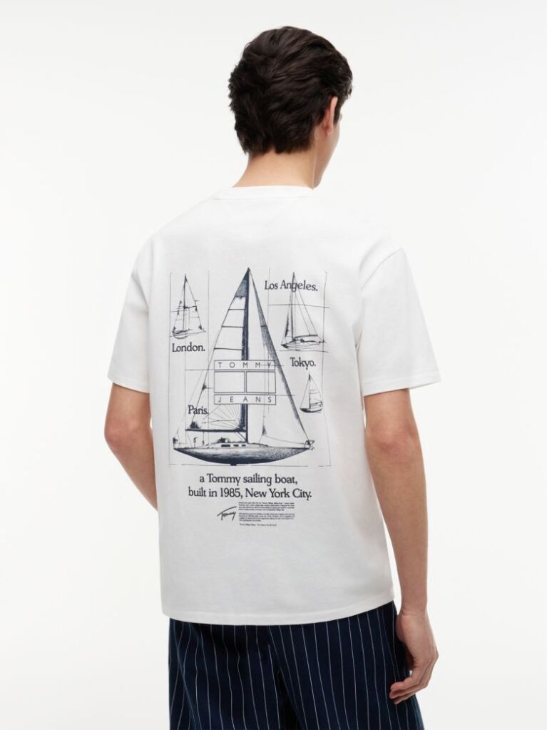 Άσπρο T-Shirt Σε Άνετη Γραμμή Με Σχέδιο Στην Πλάτη  Άνδρες