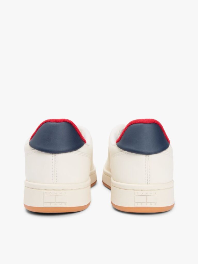 Μπεζ Δερμάτινα Sneakers Με Μπρελόκ  Γυναίκες