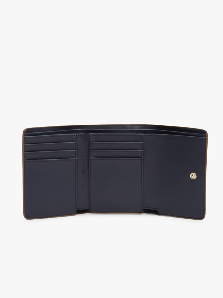 Καφέ Hilfiger Icon Tρίπτυχο Πορτοφόλι Με Μονόγραμμα TH  Γυναίκες