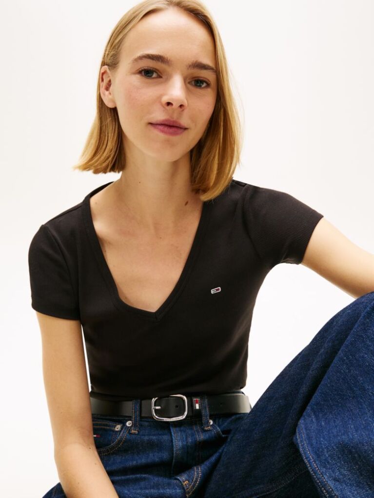 Μαύρο Essential T-Shirt Σε Slim Γραμμή Με V  Γυναίκες
