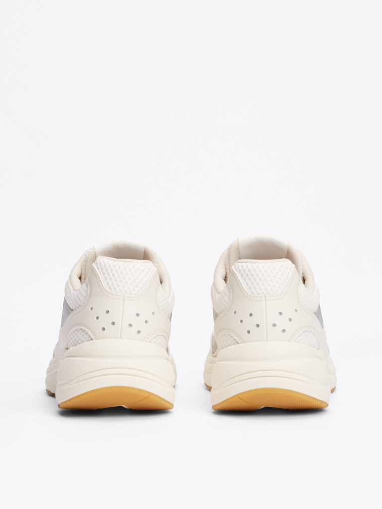 Μπεζ Sneakers Με Λεπτομέρειες Σε Αντίθεση  Γυναίκες