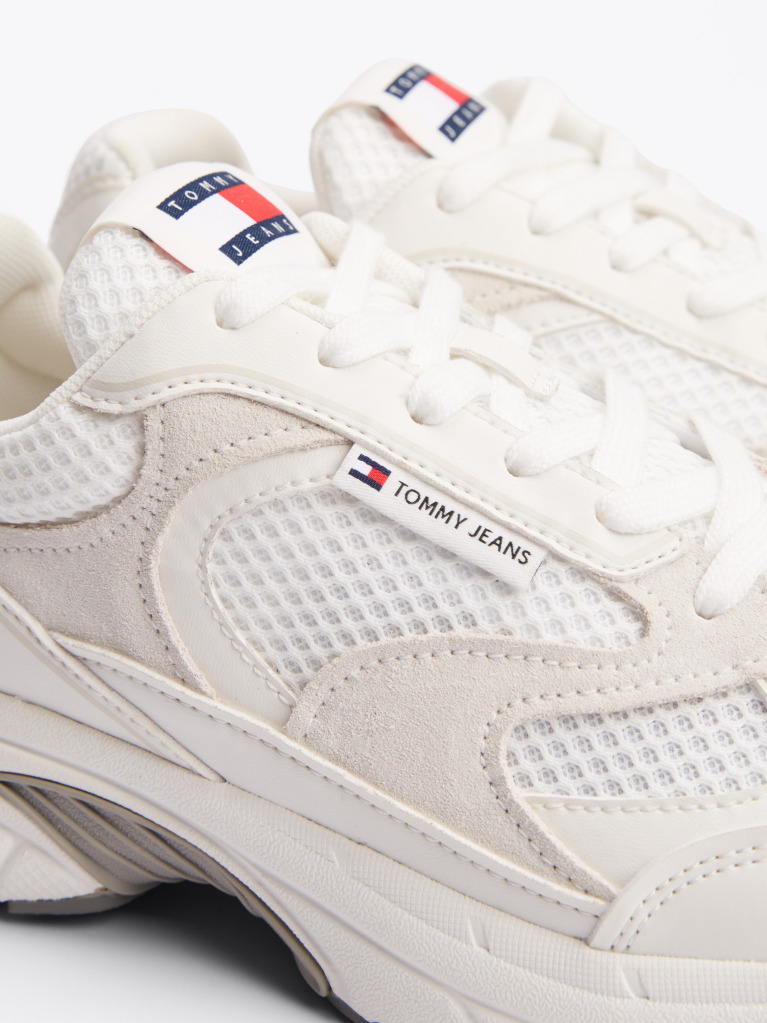 Μπεζ Sneakers Με Λεπτομέρειες Σε Αντίθεση  Γυναίκες