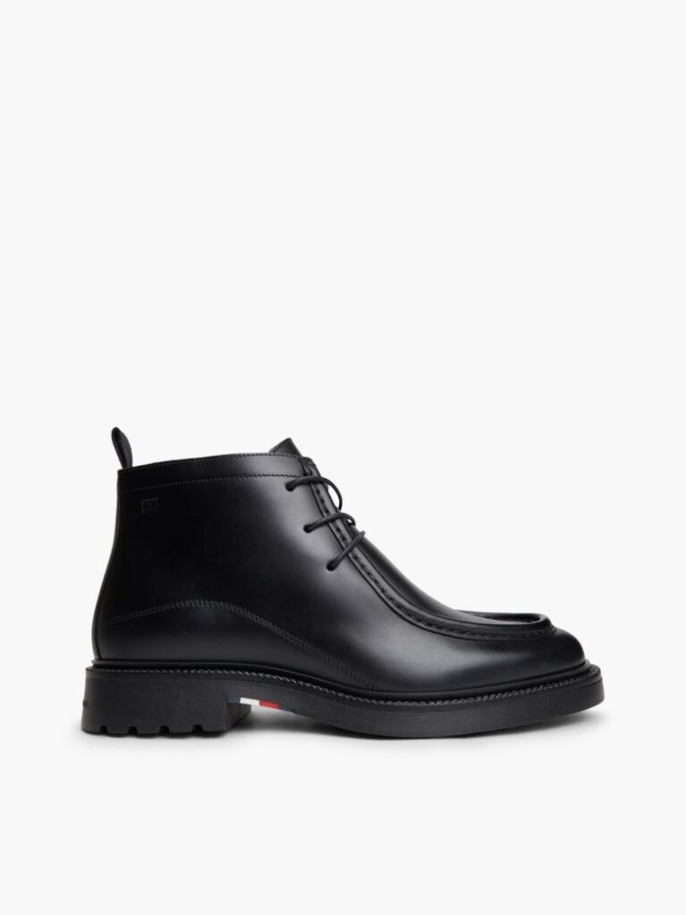 Black Leather Moc Toe Lace-Up Chukka Boots  Men