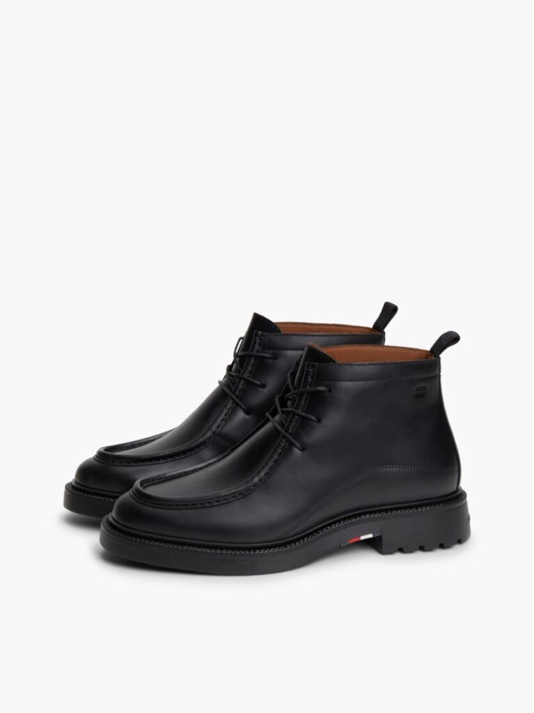 Black Leather Moc Toe Lace-Up Chukka Boots  Men