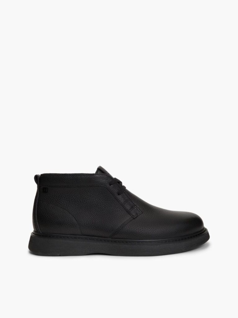 Black Leather Flag Plaque Chukka Boots  Men