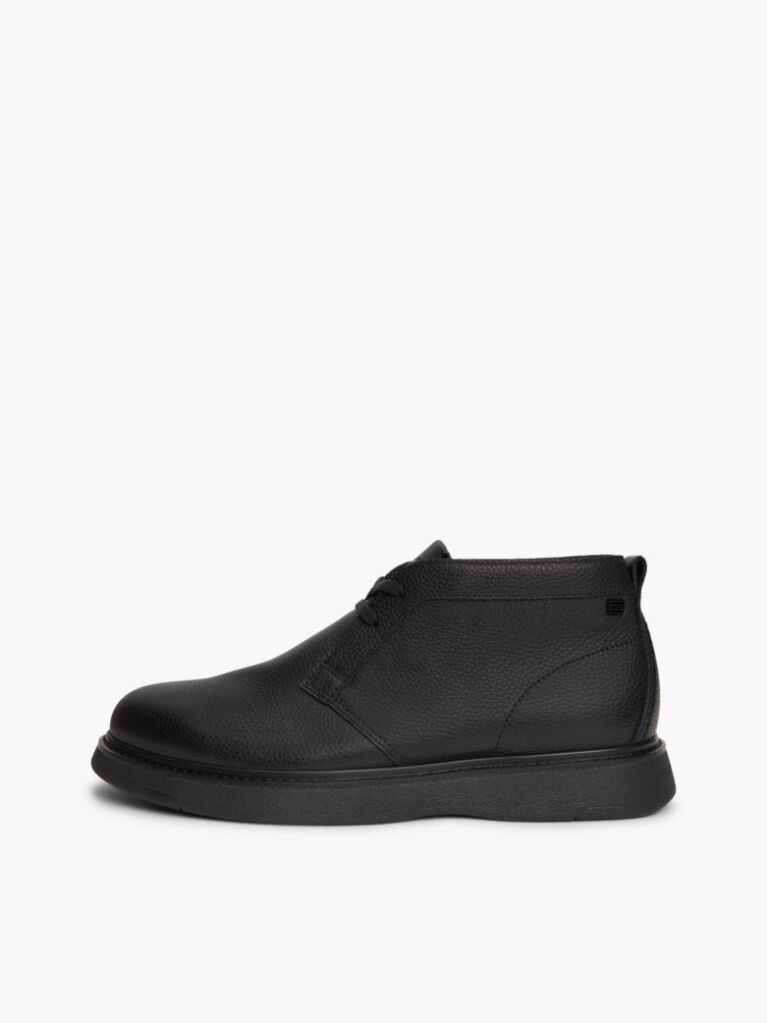 Black Leather Flag Plaque Chukka Boots  Men