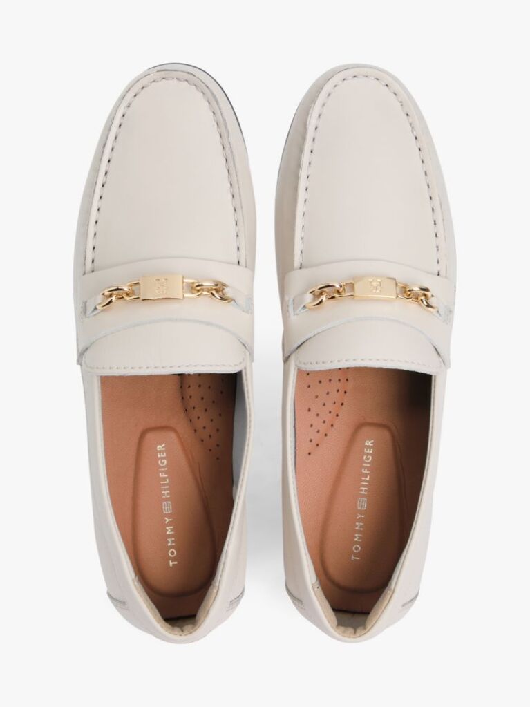 Μπεζ TH Monogram Δερμάτινα Loafers Με Διακοσμητική Αλυσίδα  Γυναίκες