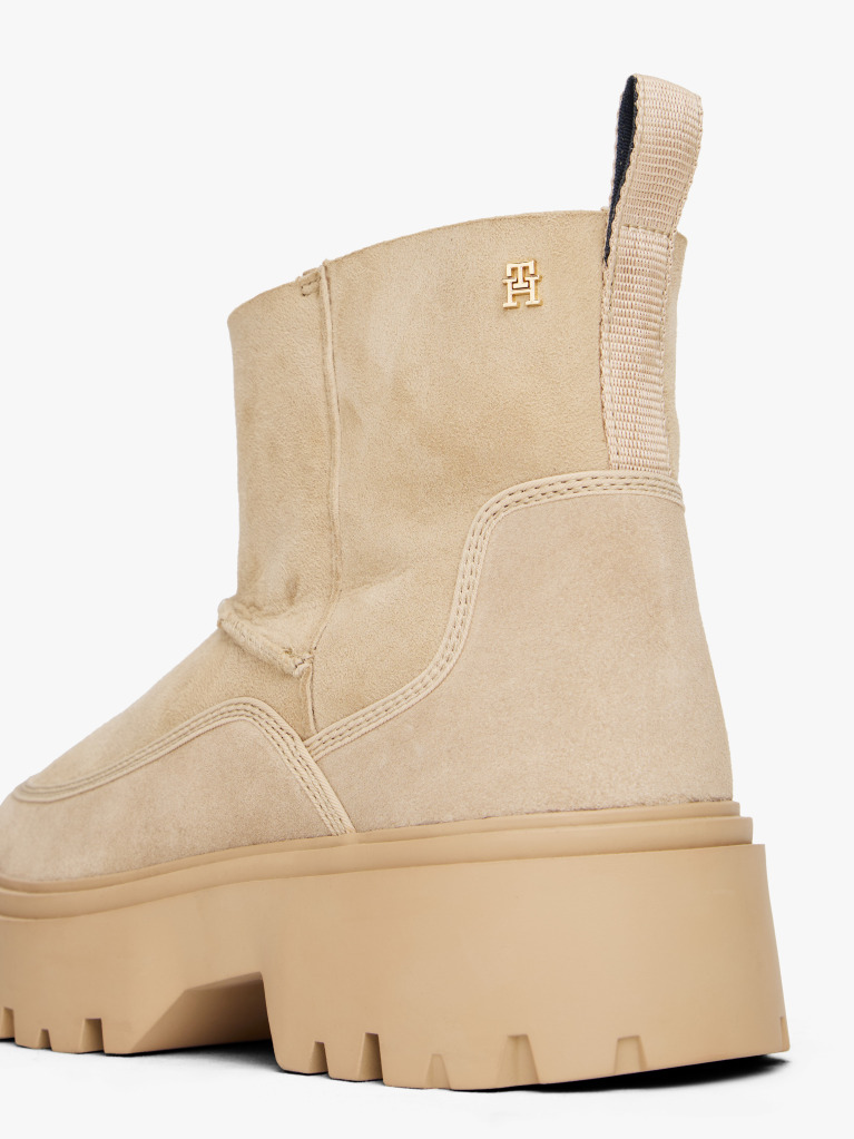 Brown Leather Cleat Pull-On Snow Boots  Women