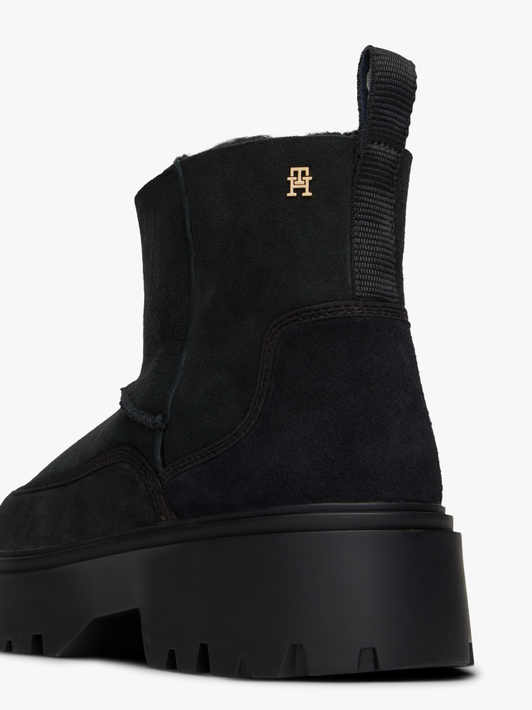 Black Leather Cleat Pull-On Snow Boots  Women